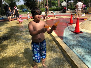 水遊びをしよう。