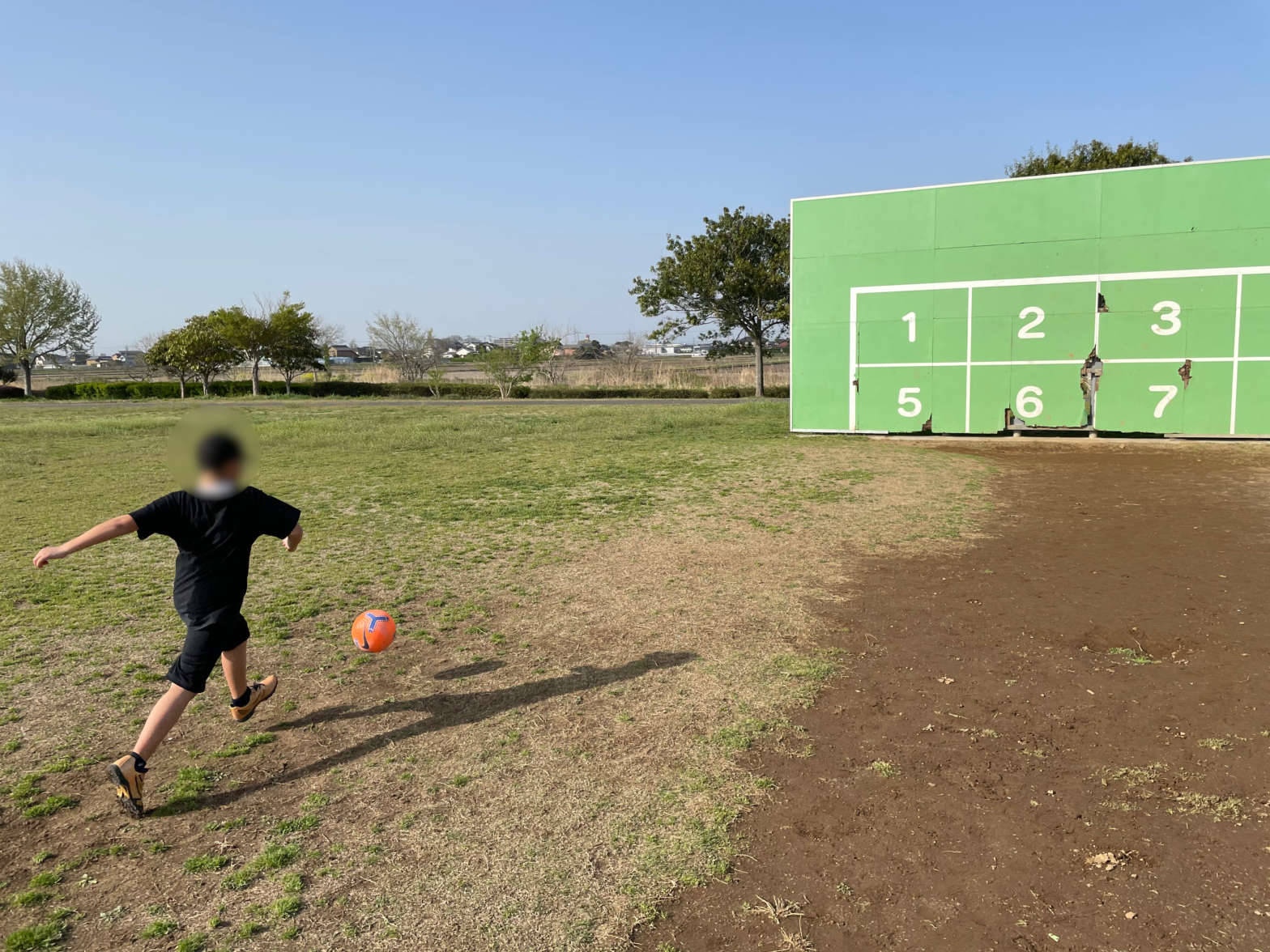 外でのサッカー練習！！